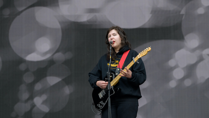 Lucy Dacus And Her Audience Sing ‘Happy Birthday’ To Her Dad