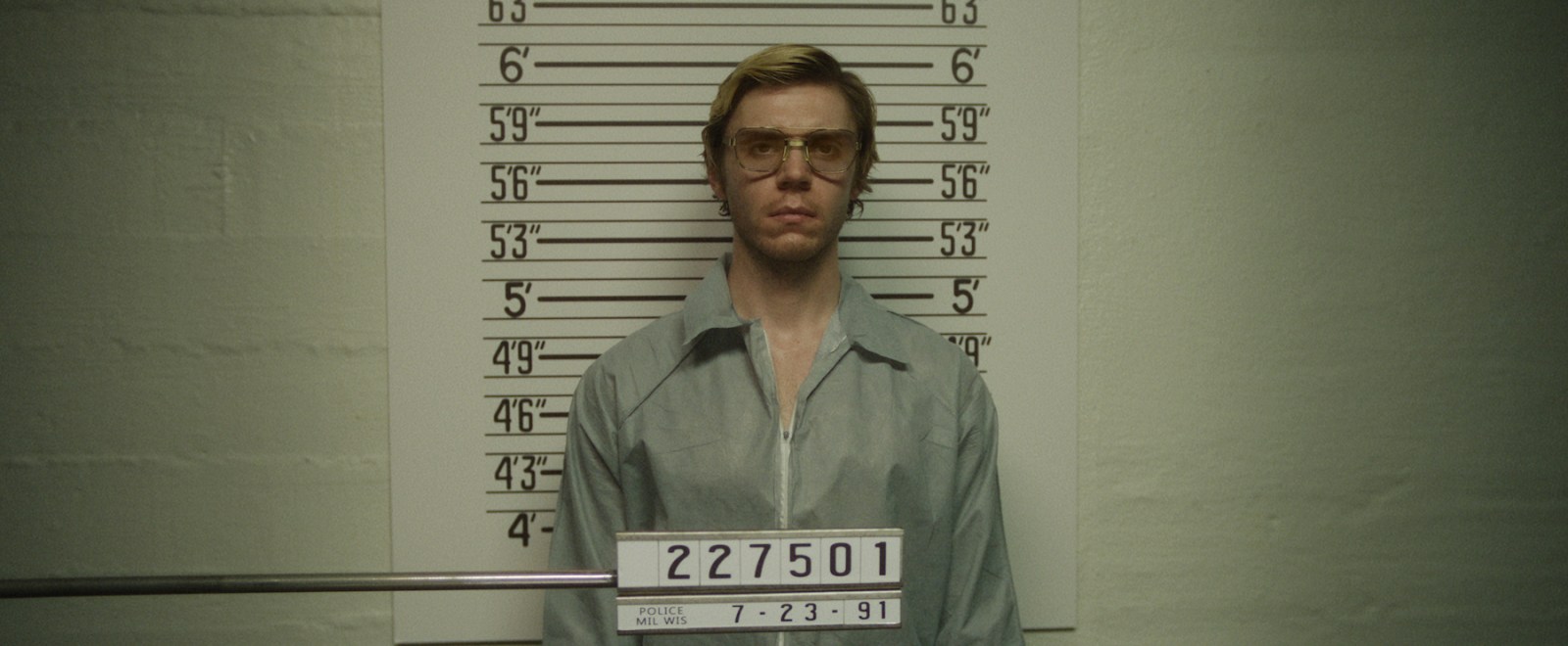 Evan Peters in 'Monster: The Jeffrey Dahmer Story'