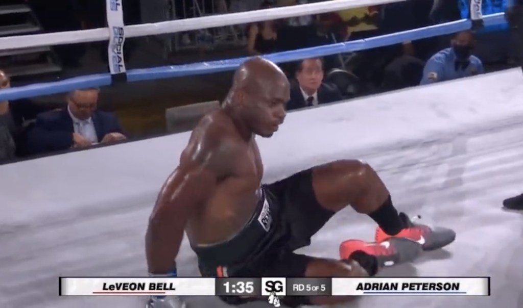 Le'Veon Bell just knocked out #adrianpeterson #boxing #nfl #mcbroomgib, Adrian  Peterson