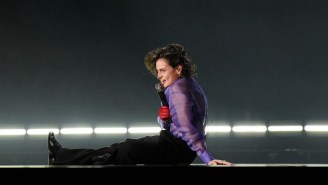 Christine And The Queens Pushes Back His Album And Tour Following An Injury During Rehearsals
