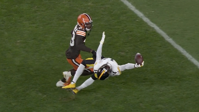 Steelers WR George Pickens Reels In Amazing One-Handed Catch