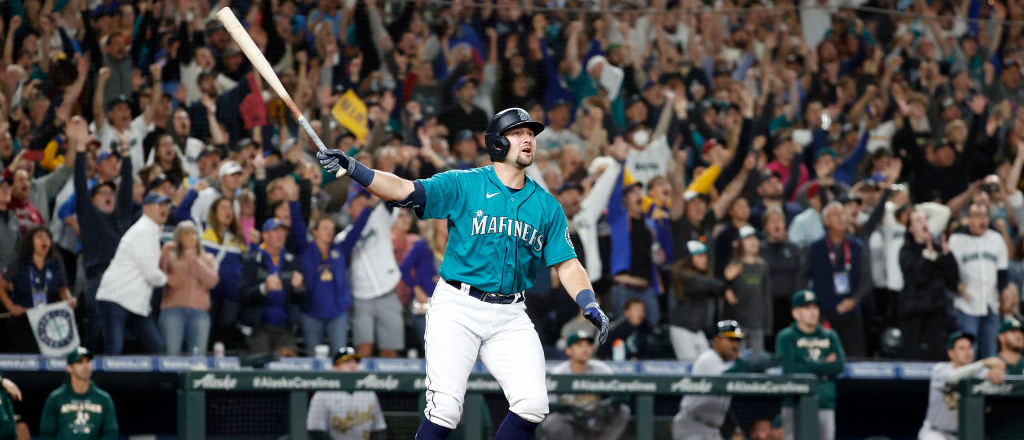 Cal Raleigh hits a 2-run home run off Manoah to give the Mariners a 3-0  lead in the first inning! : r/baseball