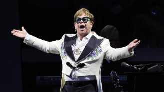 Elton John Paused His Performance To Ruthlessly Roast The Mets For Getting Swept By The Braves