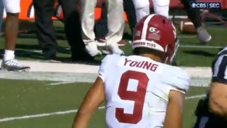 Bryce Young Left Alabama-Arkansas With An Apparent Shoulder Injury