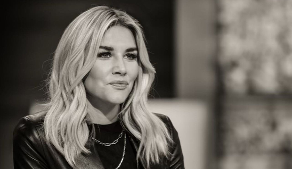 Charissa Thompson - FOX NFL Kickoff 9/17/2023 : r/HotSportsReporters