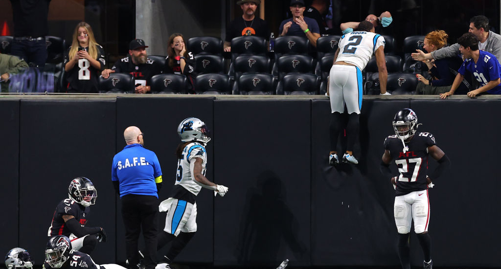 DJ Moore slips through tackles en route to 40-yard catch and run