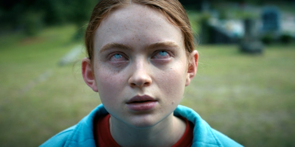 SADIE SINK in STRANGER THINGS, 2016, directed by MATT DUFFER and ROSS  DUFFER. Copyright 21 LAPS ENT/MONKEY MASSACRE. Season 4 episode 1. - Album  alb8873368