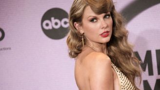 Did Taylor Swift Have Another ‘Speak Now’ Easter Egg At 2022 AMAs?