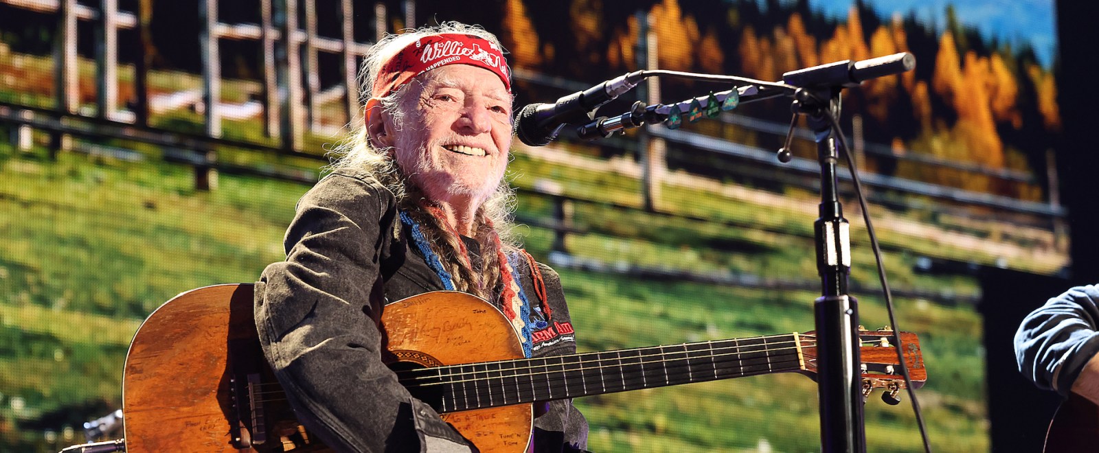 89-Year-Old Willie Nelson Is Up For 2023 Grammys, Not Oldest Nominee