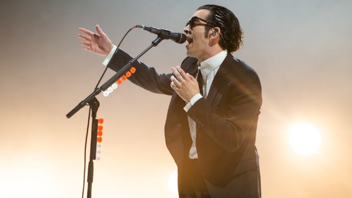 Matty Healy Called Out A Venue's Security With An Auto-Tune Mic