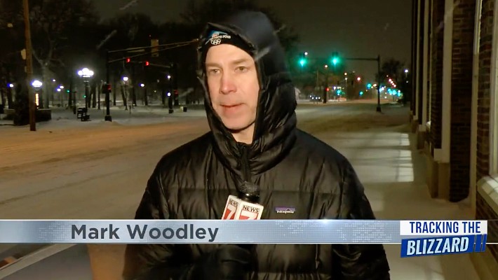 Iowa Sports Guy Mark Woodley livre un rapport météo grincheux