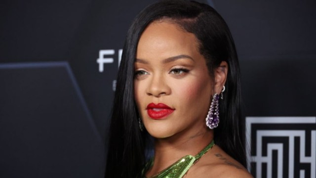 Rihanna's Super Bowl Set: Expect Savage X Fenty to Take Center Stage –  Billboard