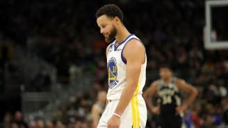 Stephen Curry Left Warriors-Pacers With An Apparent Shoulder Injury