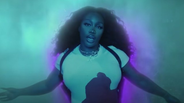 SZA performs latest single 'Shirt' on 'SNL', debuts new track 'Blind