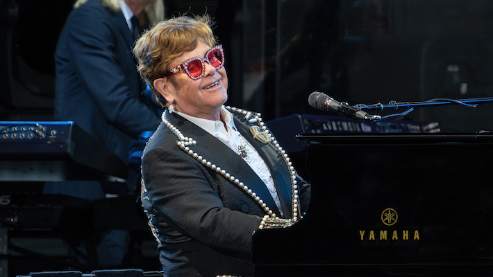 Elton John Jokes About His Eyesight Issues At The Golden Globes