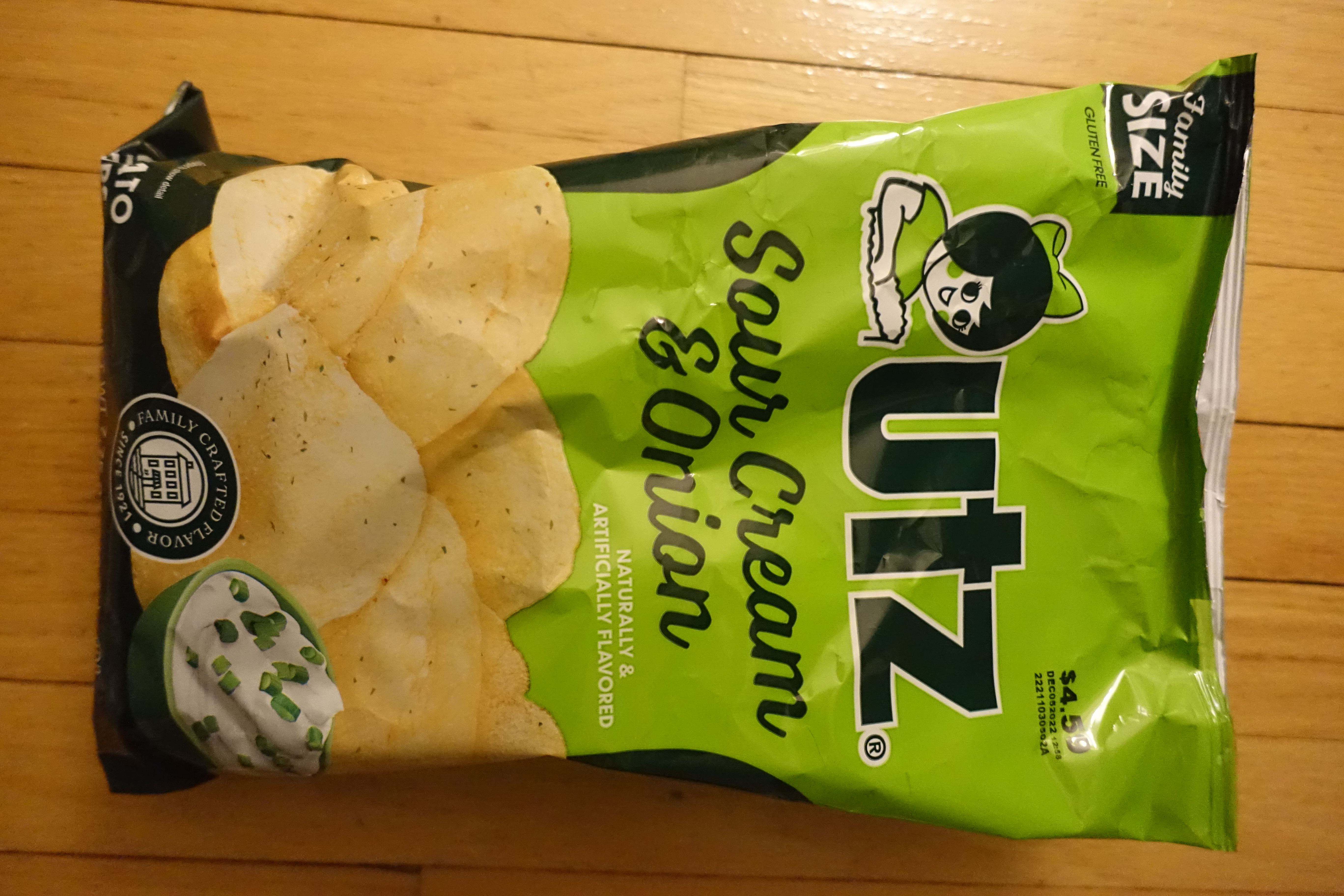 Are sour cream and cheap onion chips bad for dogs