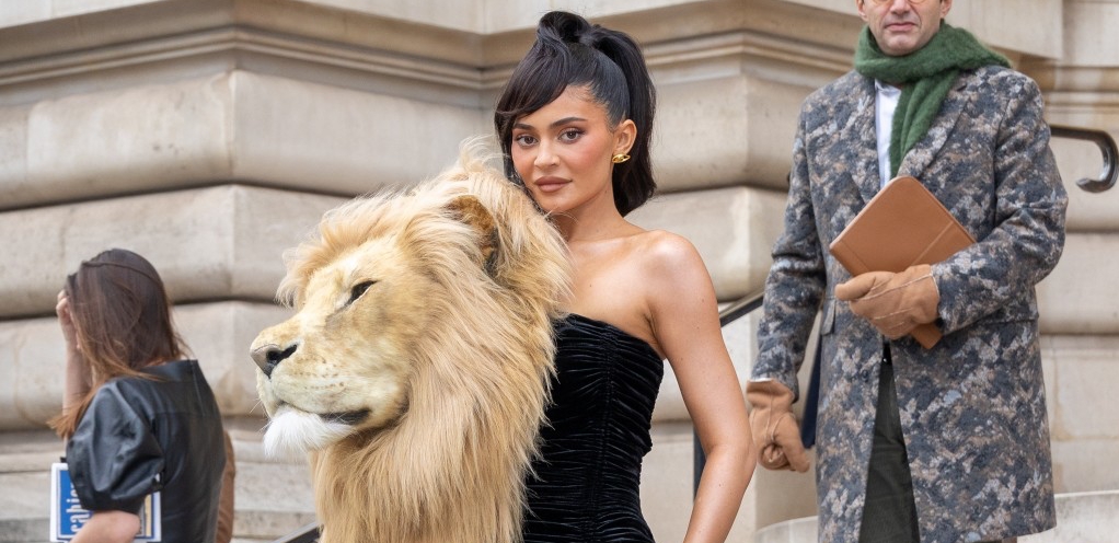 Kylie Jenner Lion Head Dress Schiaparelli