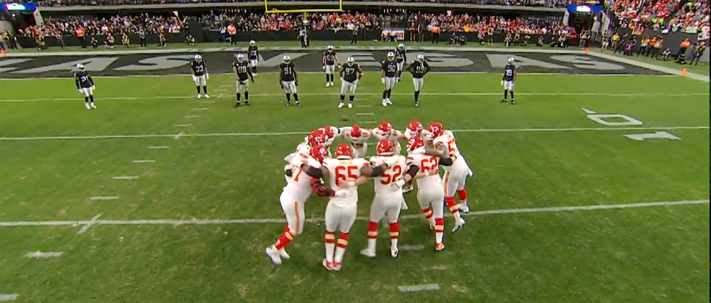 chiefs huddle