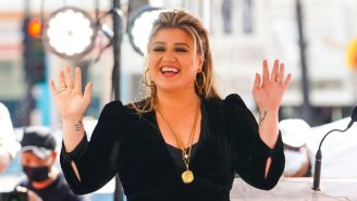 Kelly Clarkson ‘Unfortunately Likes Dicks,’ But Otherwise She’d Be All Over A Female Fan’s Hall Pass Offer