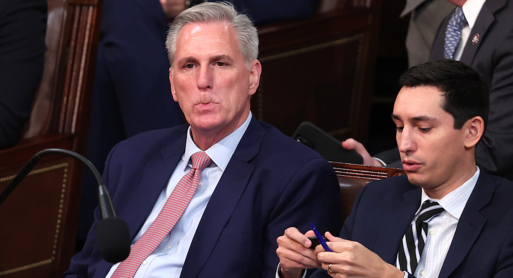Tough guy Kevin McCarthy fled to Trump to apologize after he dared to ask if he was the GOP’s top prospect