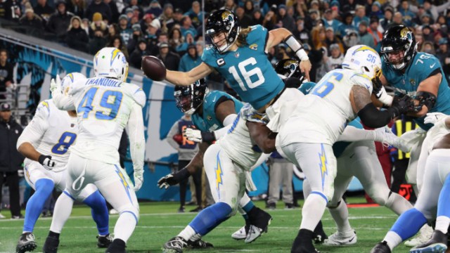 Lawrence, Jags rally from 27 down, shock Chargers 31-30 - The San Diego  Union-Tribune