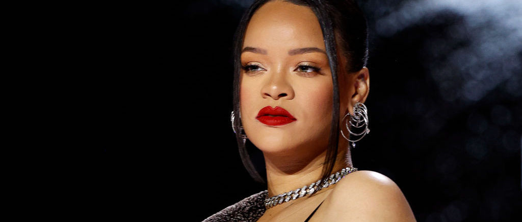 Is Rihanna On Nicki Minaj’s ‘Pink Friday 2 (Gag City Deluxe)’ Album? #Rihanna