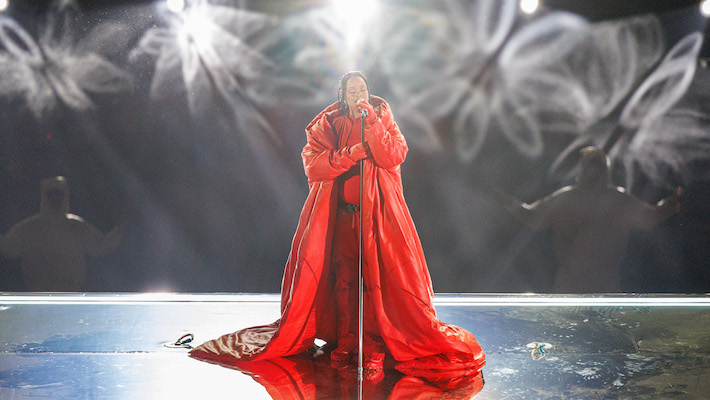 Rihanna will perform ‘Lift Me Up’

End-shutdown