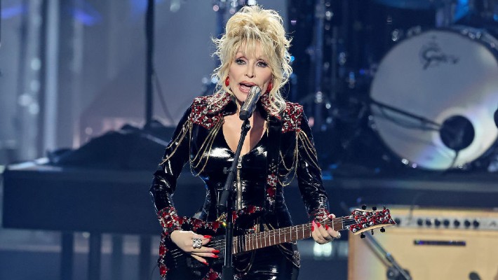 Dolly Parton Makes Her First Public Appearance Following The Death Of Husband Carl Dean