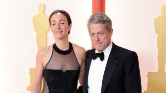 Hugh Grant’s Unimpressed Reaction To Being Interviewed At The Oscars Couldn’t Have Been More Apparent