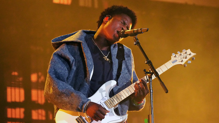 Daniel Caesar Performs 'Let Me Go' On 'Jimmy Kimmel Live!'