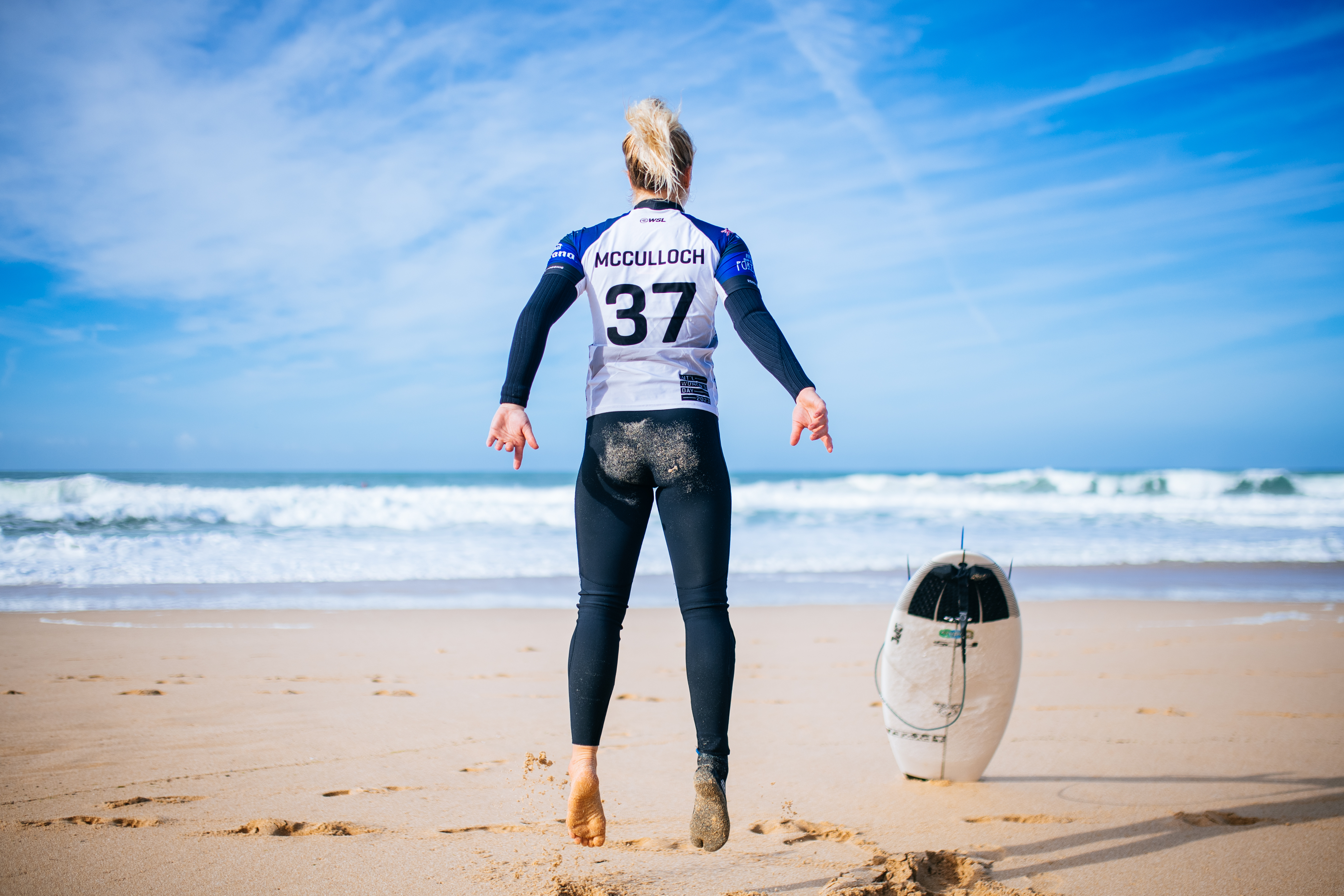 Sophie McCulloch, surfing