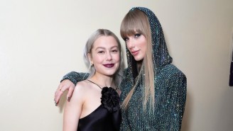 Phoebe Bridgers Presented Taylor Swift With The Innovator Award At The iHeartRadio Music Awards