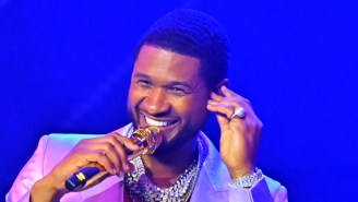 Usher Serenaded A Fan And Seductively Fed Them Strawberries, Which Made A Whole Lot Of People Jealous