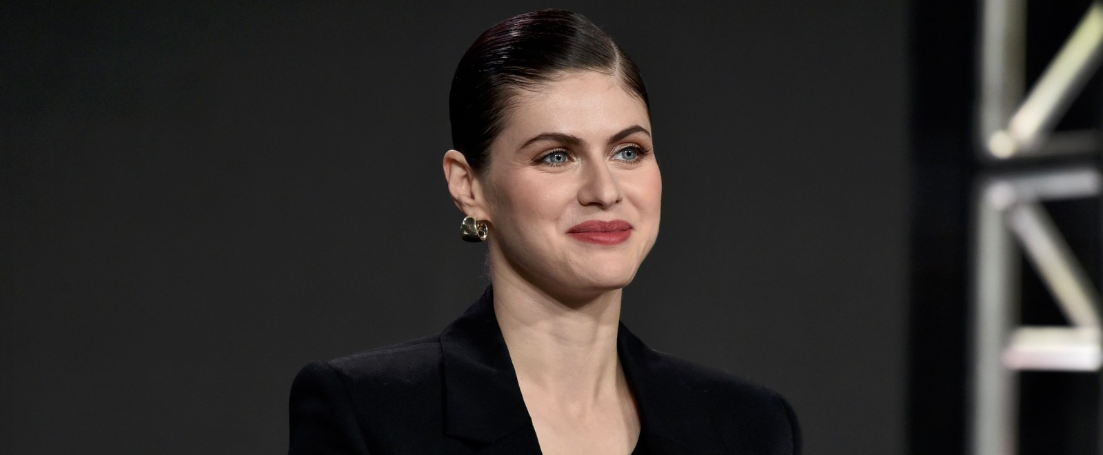 Alexandra Daddario's Followers Can't Get Over Her Incredible Yoga Skills in  Epic Workout Video