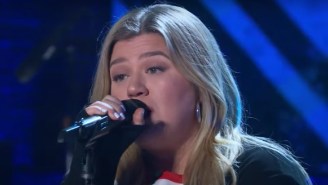Kelly Clarkson Shared A Sweet Cover Of Spacehog’s ‘In The Meantime’
