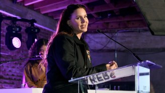 Lana Del Rey ‘Didn’t Want Anyone To Listen To’ Her 2021 Album ‘Blue Banisters’ (And Sort Of Got Her Wish)