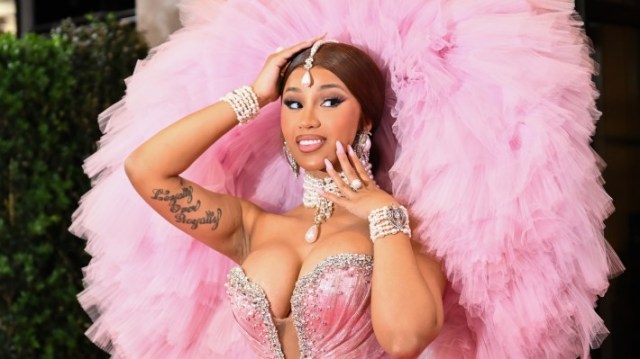 Met Gala: Cardi B Makes an Outfit Change From Hotel to Red Carpet