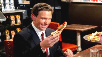 Ron DeSantis Went To NYC To Awkwardly Eat Pizza With Jesse Watters And Bloviate About Libs Wanting To Outlaw Pizza (Or Something)