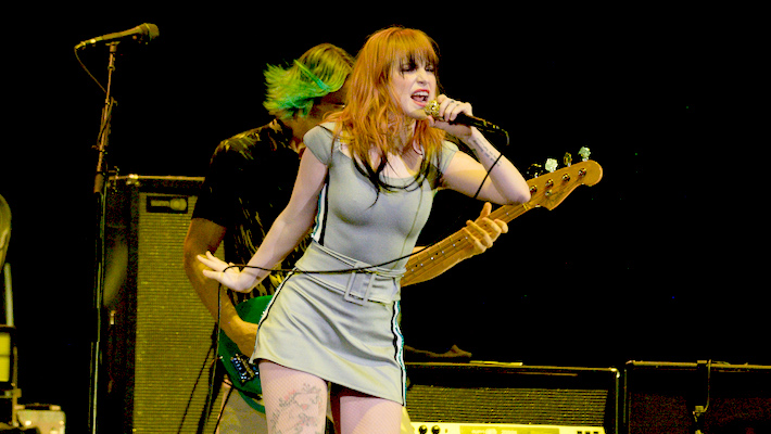 Hayley Williams' Blue Hair: The Influence of Music and Fashion on Her Style - wide 2