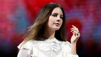 Lana Del Rey Seemingly Took A Moment To Vape With A Fan Before Headlining At Hangout Festival 2024