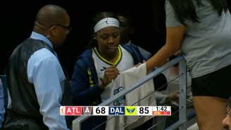Arike Ogunbowale Got A Standing Ovation And Signed An Autograph After Being Ejected
