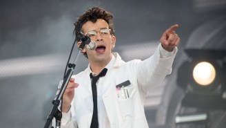Matty Healy Is Back To Kissing Random People At Concerts Amid Taylor Swift Relationship Rumors