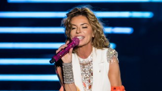Shania Twain Had A Nasty Fall In Chicago During Her Latest Concert, Disproving That All Boots Were Made For Walking