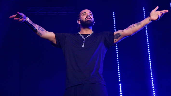 Drake & Bras Thrown At Tour: Photo #Drake