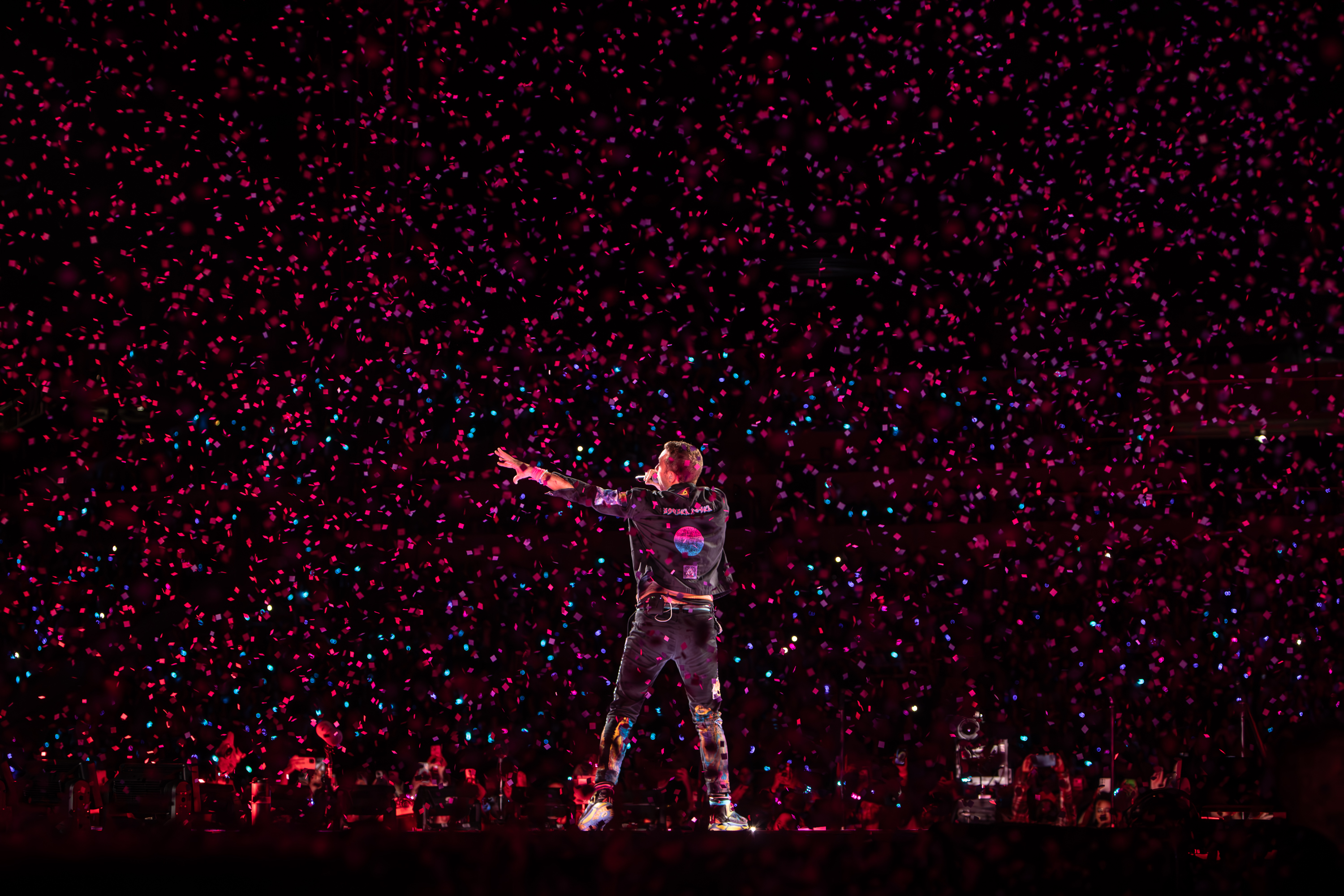 Review  Coldplay Music Of The Spheres World Tour - The Santa