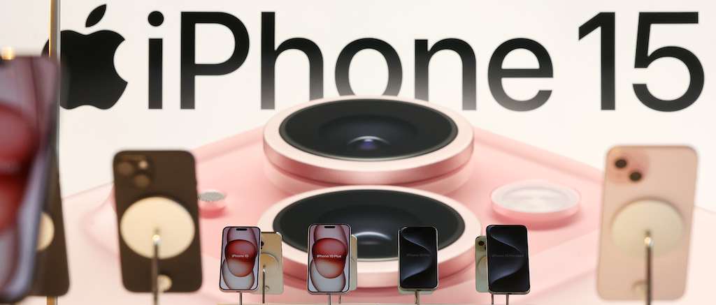 Apple's iPhone 15 models in LA Store 2023