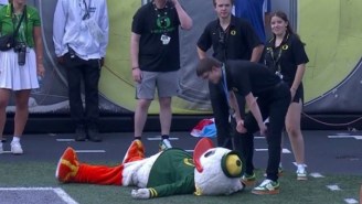 Oregon’s Mascot Had To Do 546 Push-Ups Because The Team Beat Portland State 81-7
