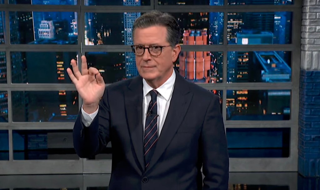 Stephen Colbert brûle la couverture de Tom Petty de Lara Trump