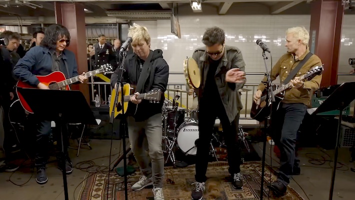 Green Day Busking avec Jimmy Fallon dans “Tonight Show” : vidéo