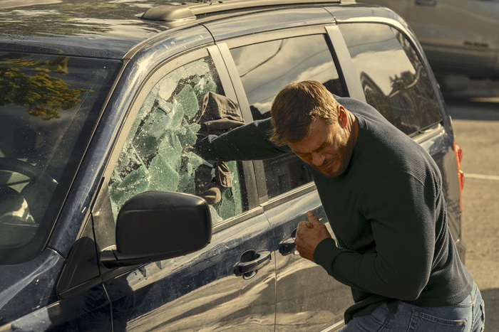 Alan Ritchson Went 'Instant Reacher' During Real Car Robbery